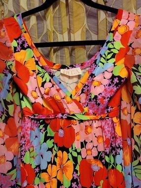 Vintage OLGA 100% Nylon Stretch Floral Dress Vintage Size 10 (Size 4)